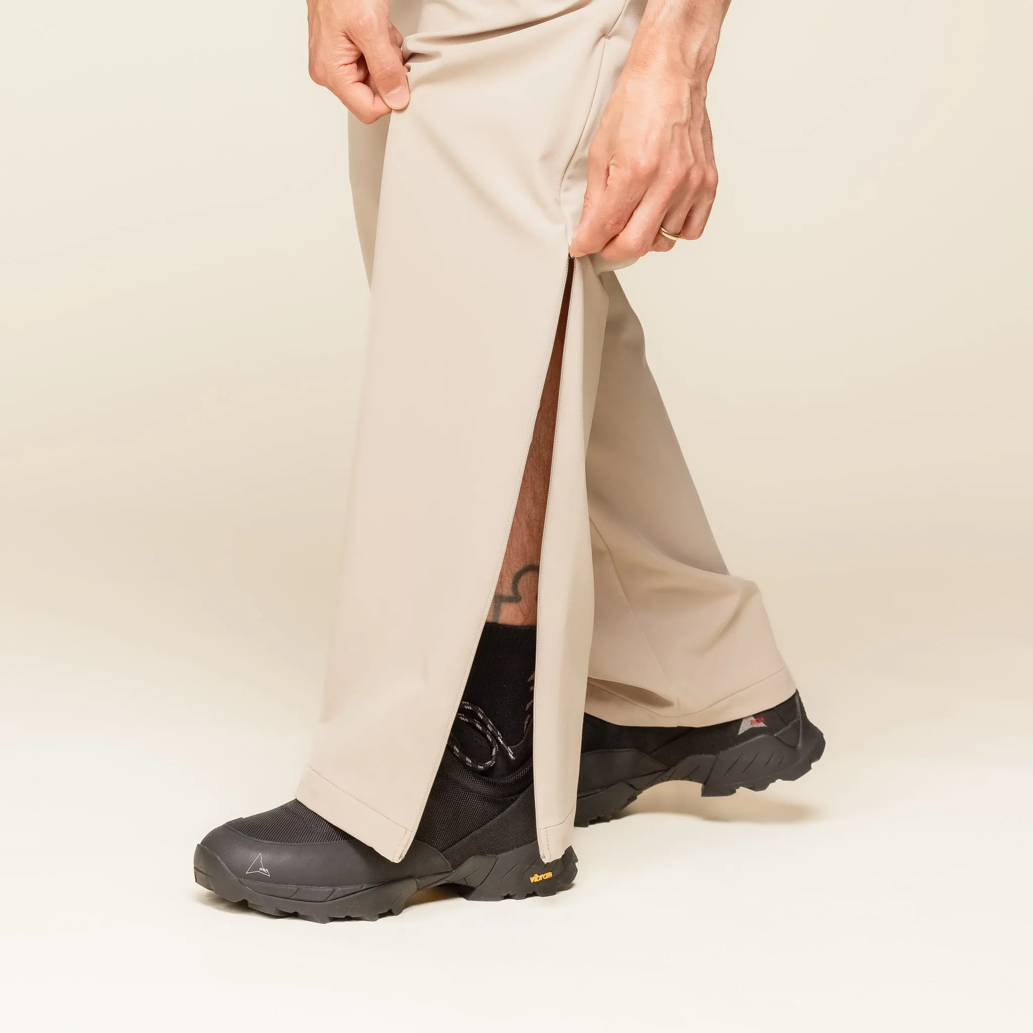 Goldwin 0 - Side Zip Pants - Dune