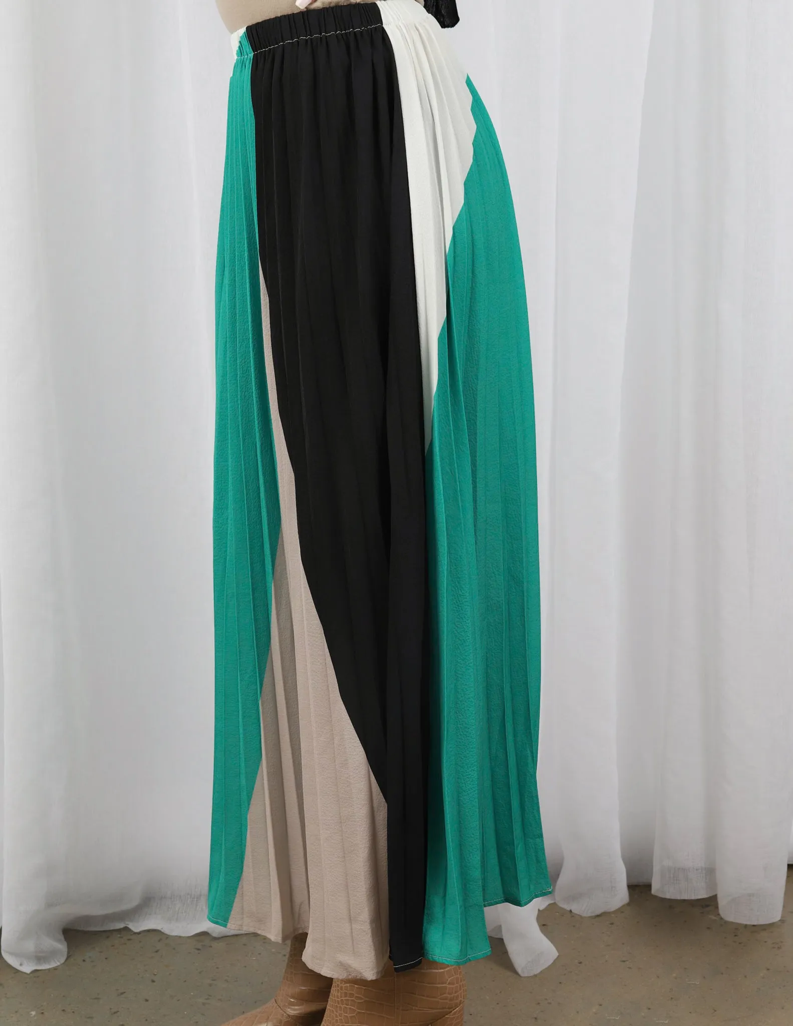 Pleated Colour Block Skirt